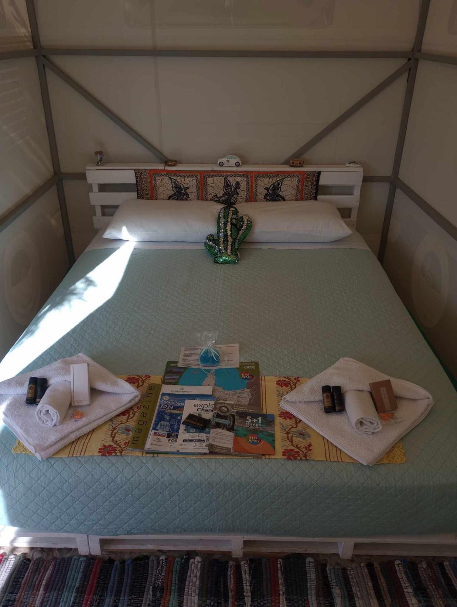 Cornelia Hippie Magic Bus Villa Kissamos Exterior photo